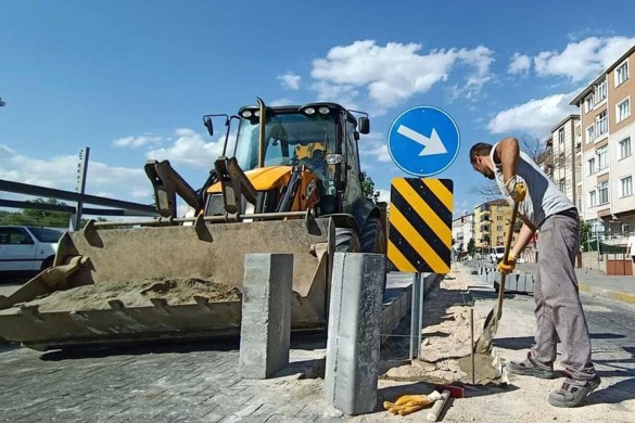 Eski İstasyon Caddesi’nde refüj çalışması