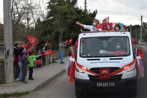 23 Nisan coşkusu balkonlara sığmadı!